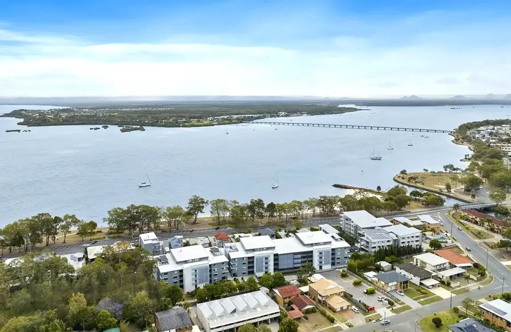Bongaree 3Zimmer ISLAND LIFESTYLE WITH 3 BEDROOMS 2 BATHROOMS prime location - direct walkway to Beach and Esplanade