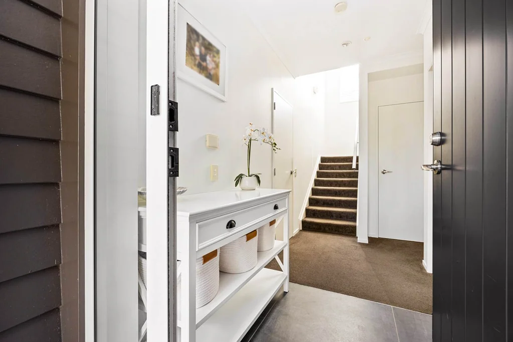 Stonefields 3部屋 Sunny, Modern, & Seriously For Sale