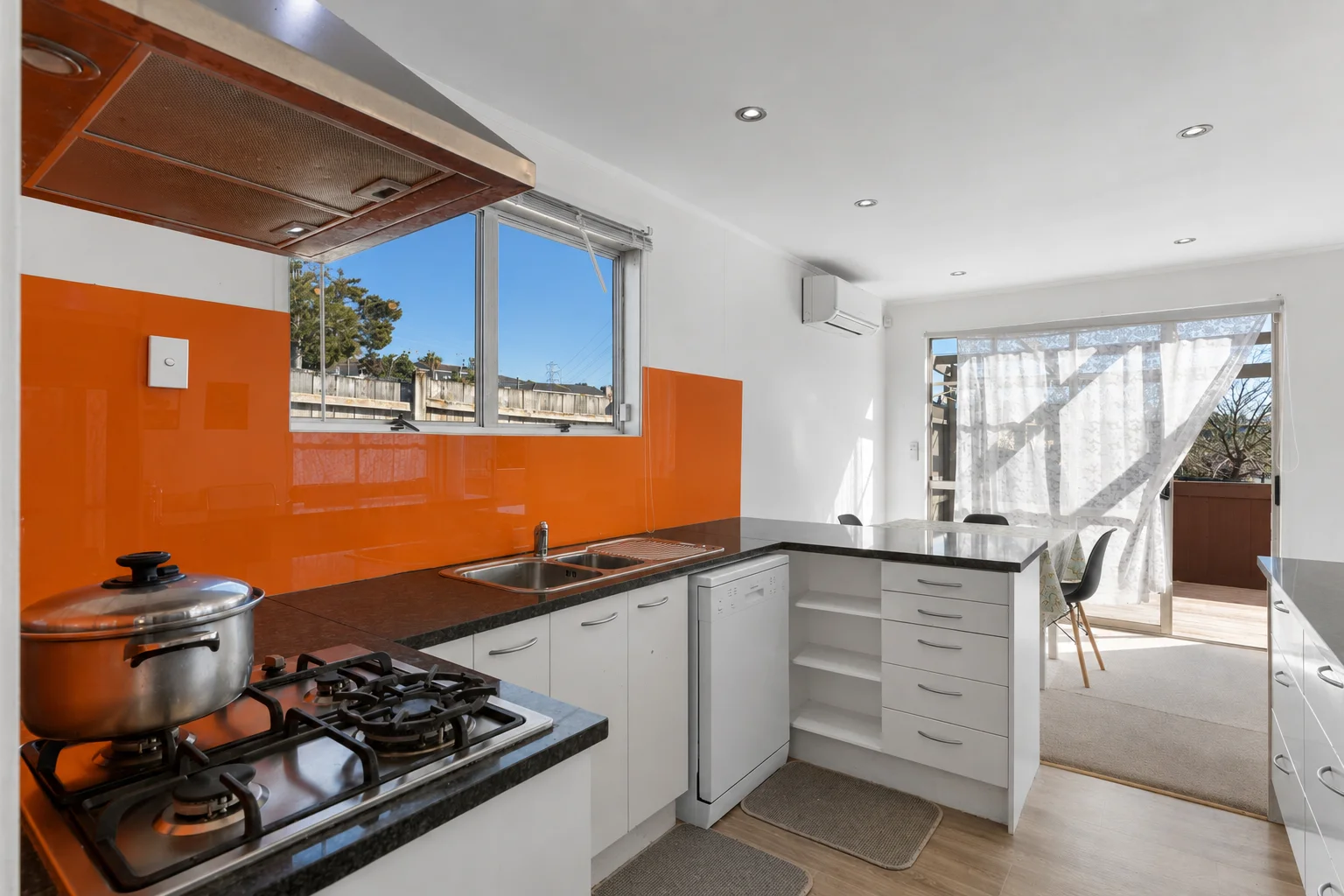 2 & 2A Doone Place, Massey, Waitakere City, Auckland, 5 slaapkamers, 2 badkamers, Home & Income