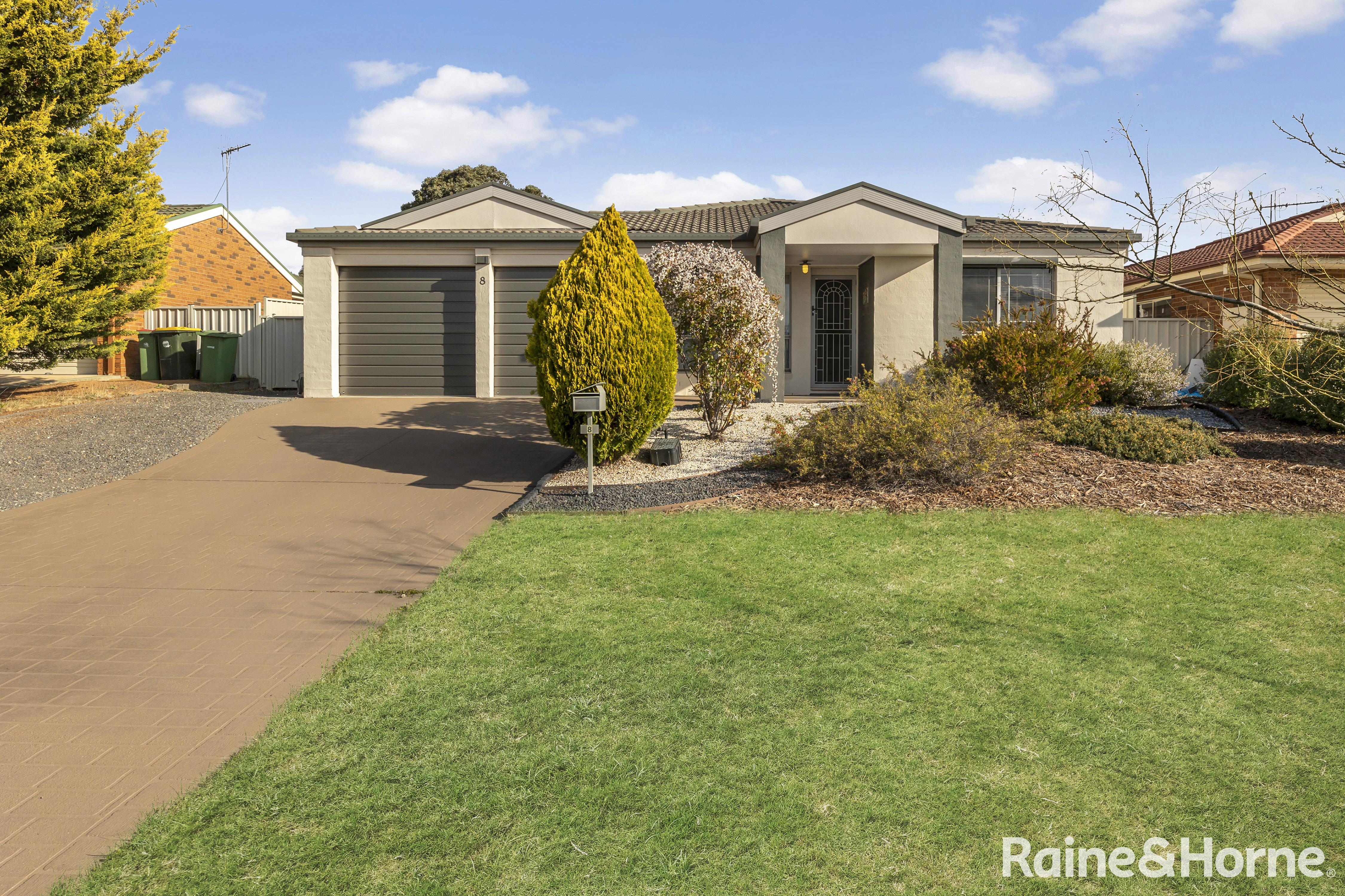 8 THOMAS ROYAL GDNS, QUEANBEYAN EAST NSW 2620, 0 ห้องนอน, 0 ห้องน้ำ, House