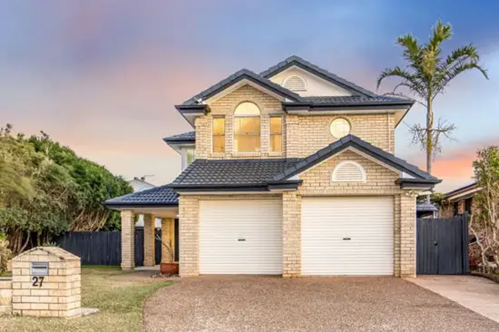 Carindale 5 Bedroom Modern Family Home with Elegance in Mansfield State High Catchment - Renovated, Spacious & Move-in Ready