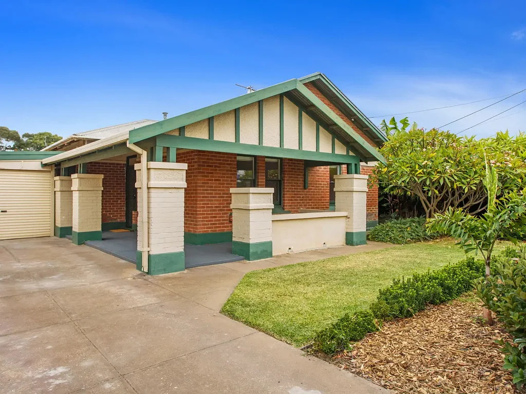 SOLAR + GARDEN MAINTENANCE INCL RENT - 3 Bed, Shed + recent landscaped gardens