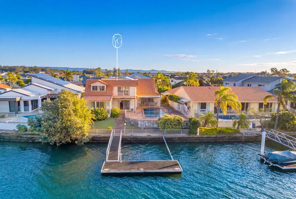 Runaway Bay 6Zimmer A Rare Waterfront Estate Offered for the First Time in Over 30 Years