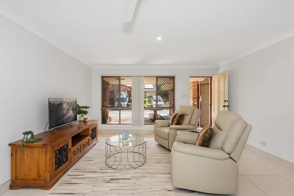 Helensvale 2 Bedroom Lowset & Low Maintenance Townhouse in the Heart of Helensvale
