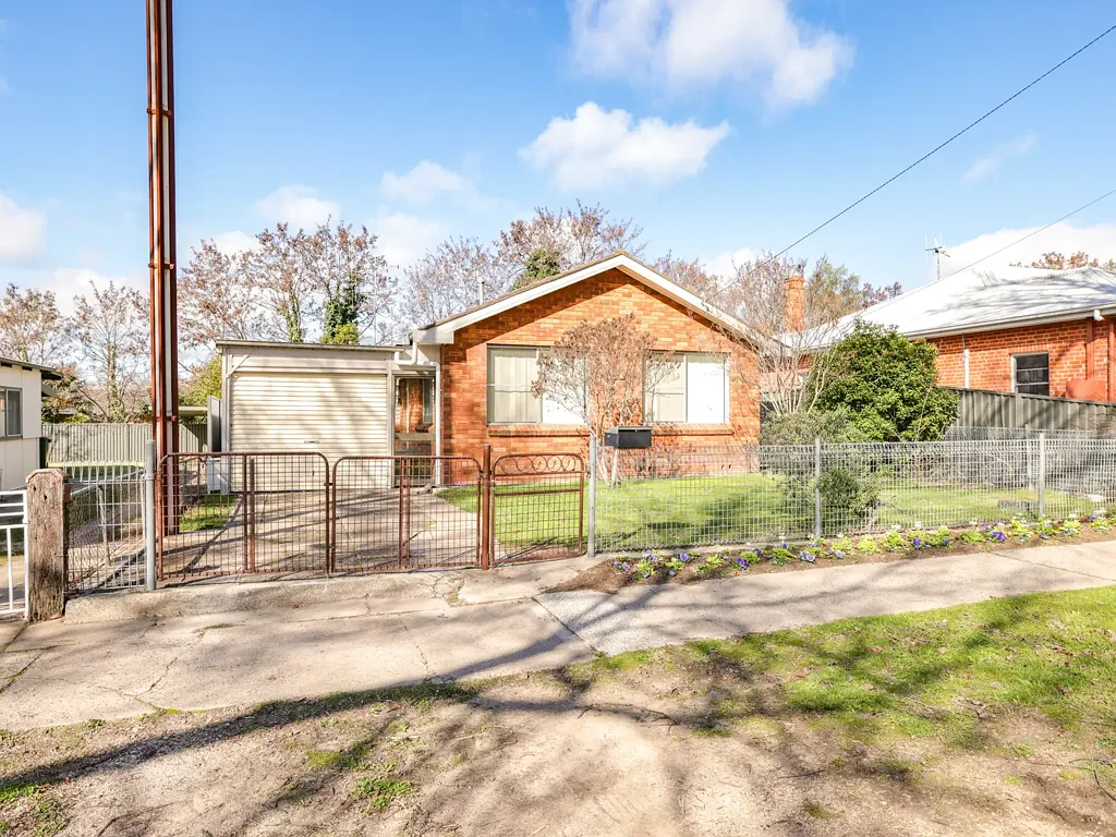 Close to Town  2 Bedroom Home - Available 7.8.2026