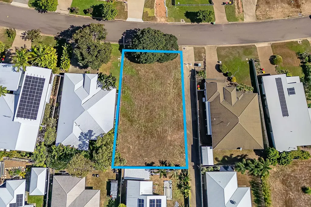 Bushland Beach Ocean Breezes, Elevated Views & Endless Potential!