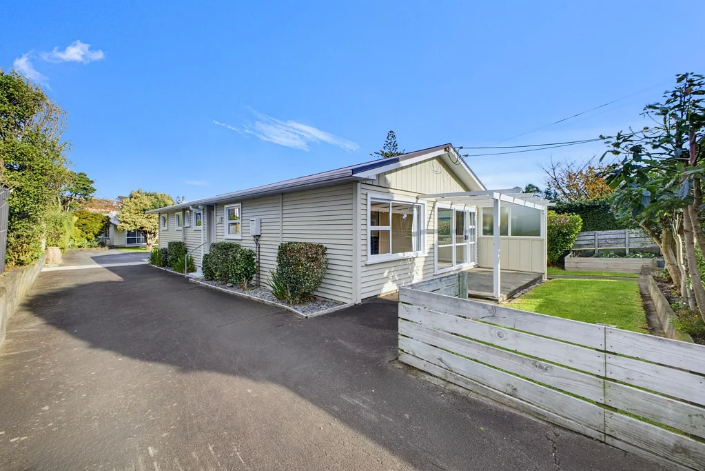 Spotswood 4ਬੈੱਡਰੂਮ Two Dwellings One Title - Multiple Opportunities