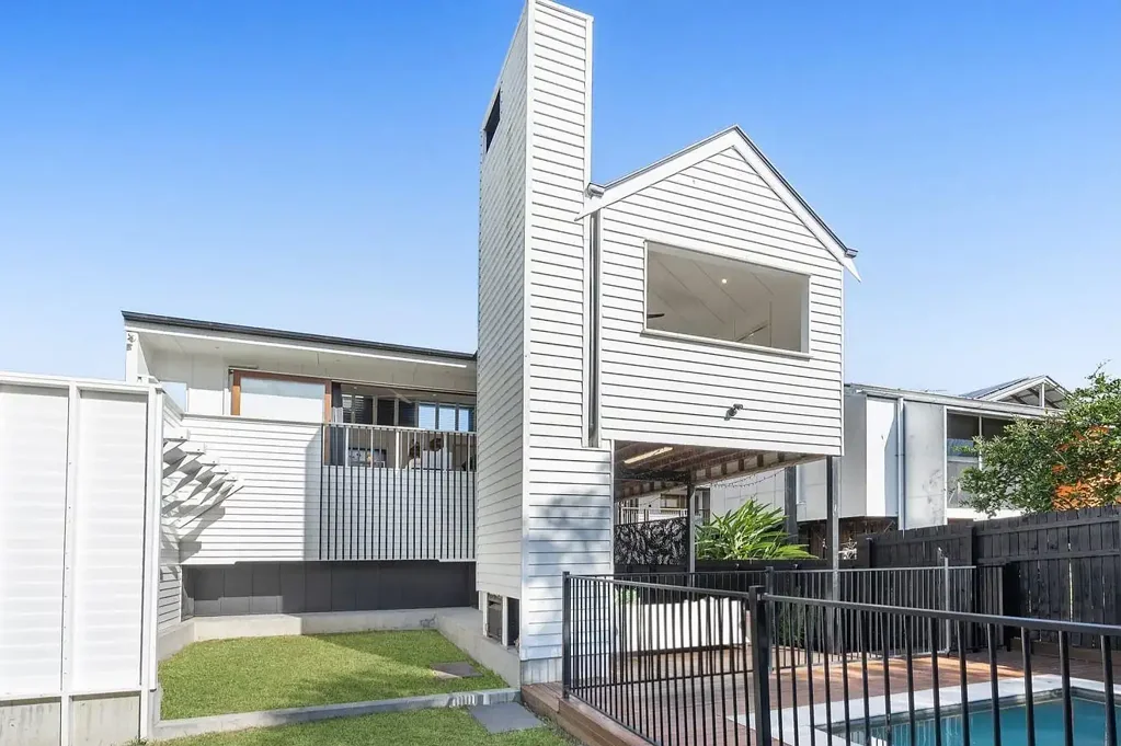 Stylish Queenslander with Pool and Entertainers' Appeal