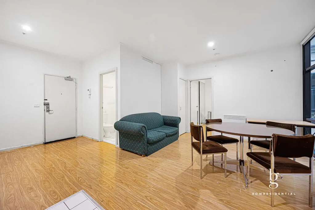 STUDENTS ONLY - Furnished Apartment in Melbourne Prime Location