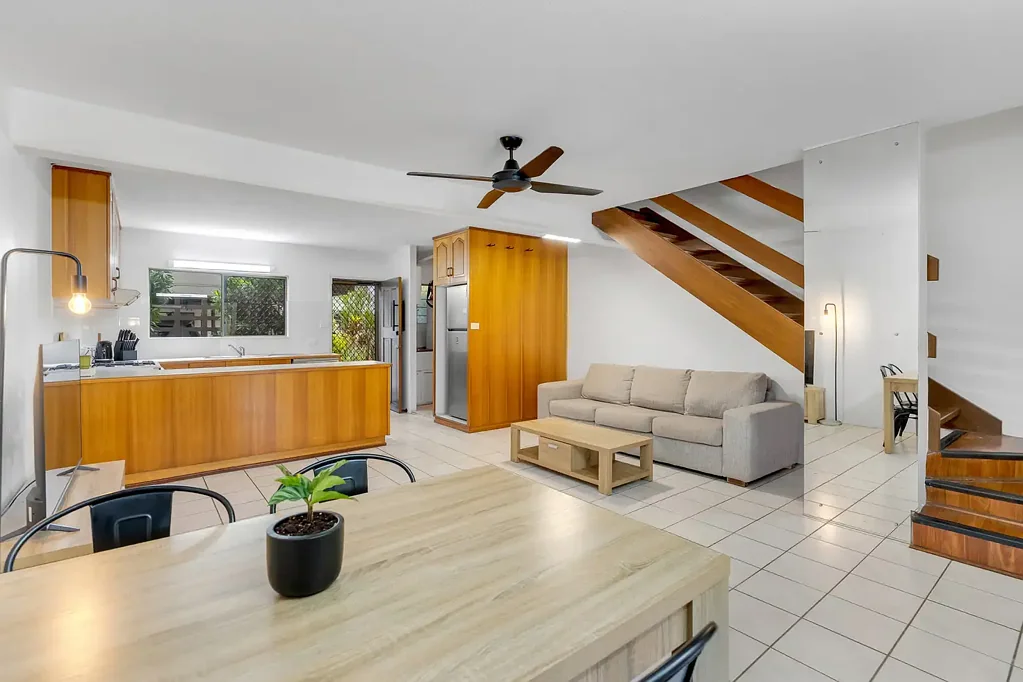 2/195 McLeod Street, Cairns North, QLD 4870