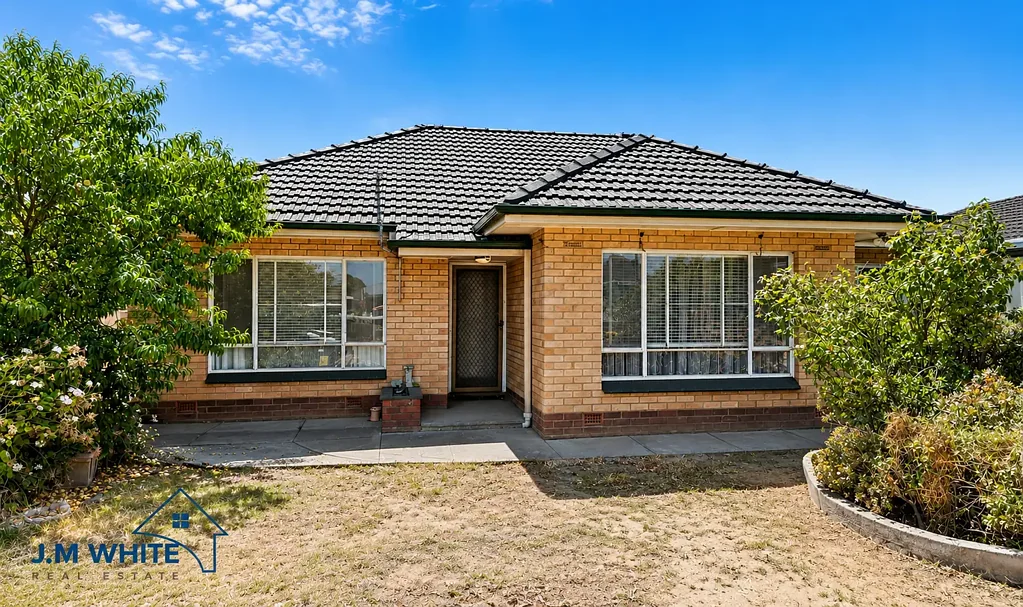 Neat & Comfortable Family Home in a Convenient Salisbury Location