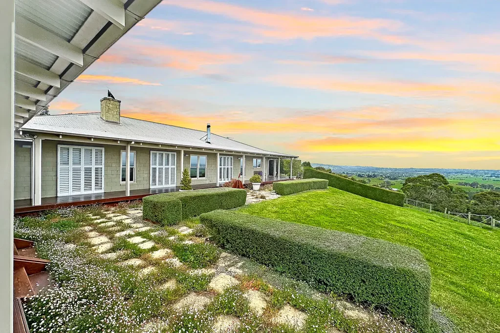 Yarragon Captivating 51 Acre Property – Stunning Views