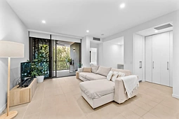 4208/18 Parkside Circuit, Hamilton