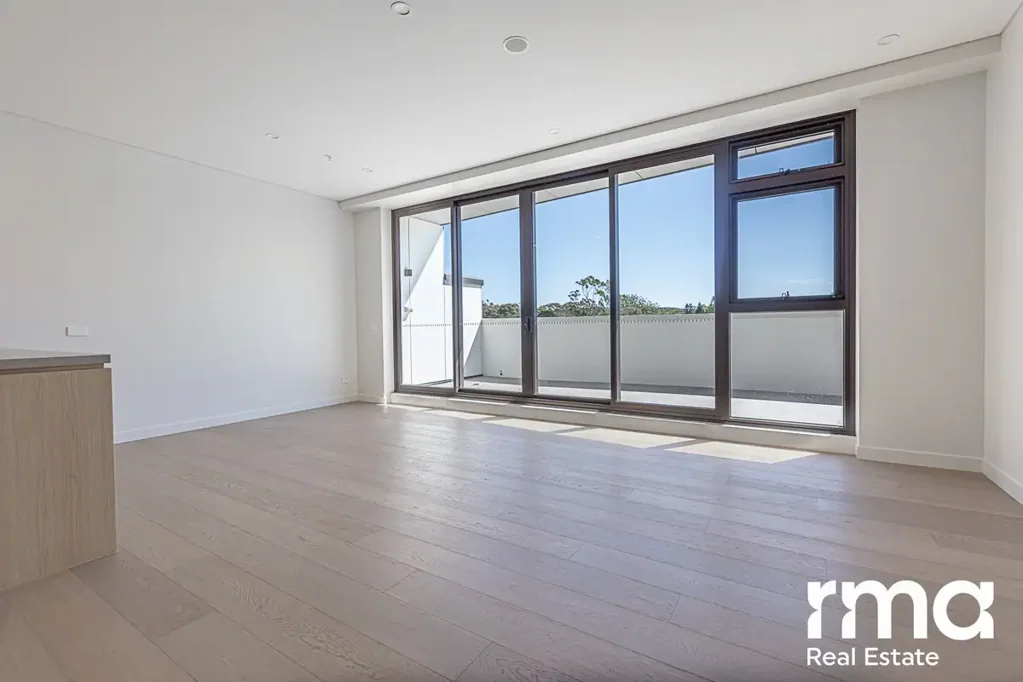 Amazing Balcony with Oval View 3-Bedroom with car space for Rent!!!