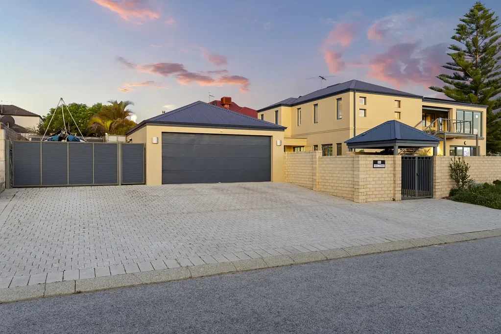Mindarie 4બેડરૂમ Beautifully Finished , Versatile and Great Location