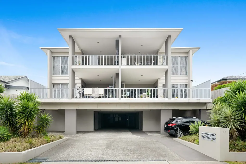 Generous Proportions in Heart of Annerley!