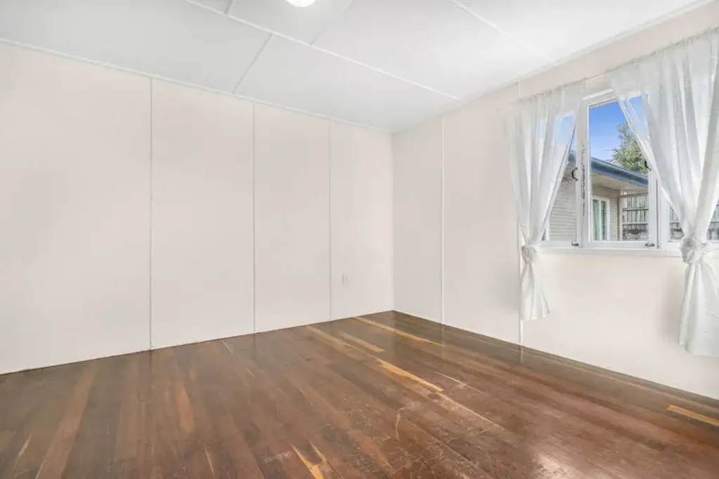 SUPERB WOOLOOWIN LOCATION
