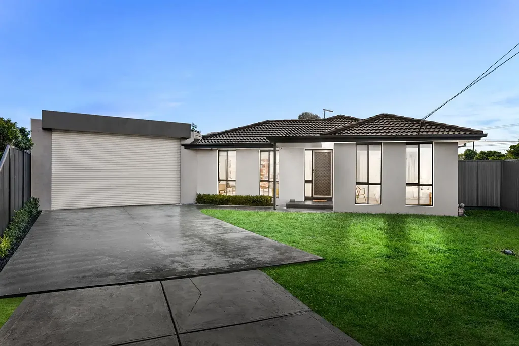 Werribee 3침실 Renovated Family Living with an Incredible Six-Car Garage