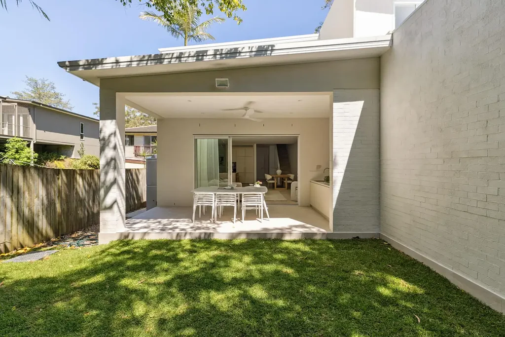 Recently built high-quality family home & entertainer