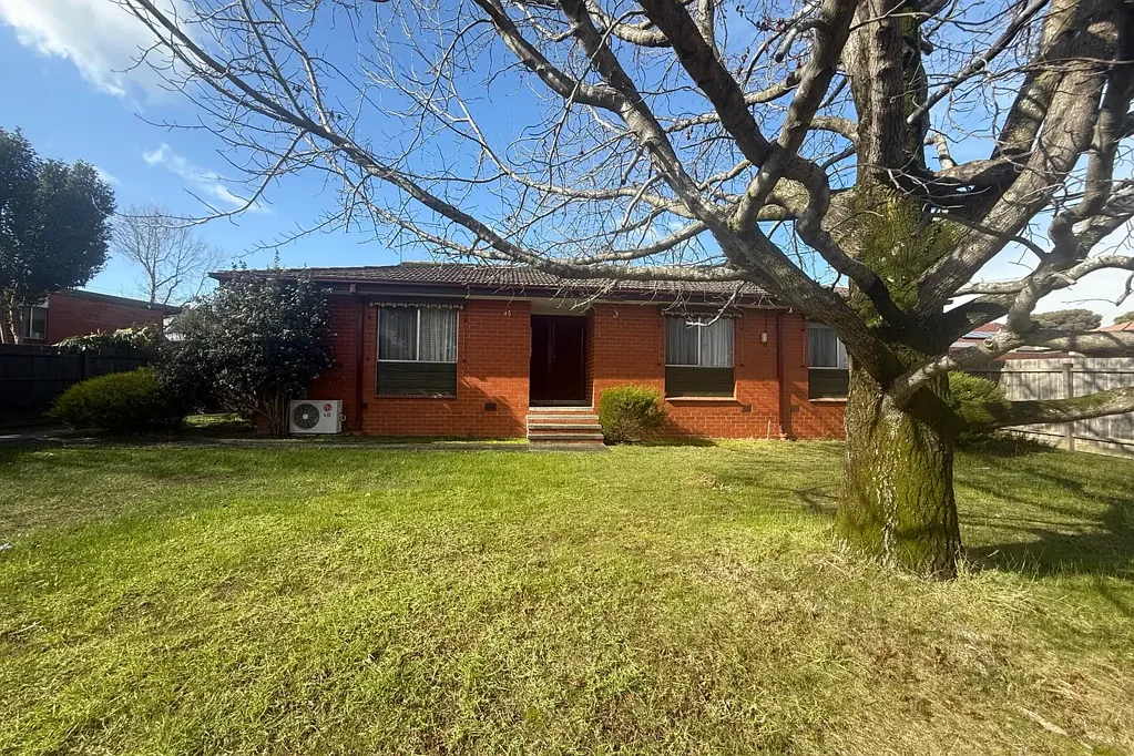 WELL- PRESENTED 3 BEDROOM HOME!!!