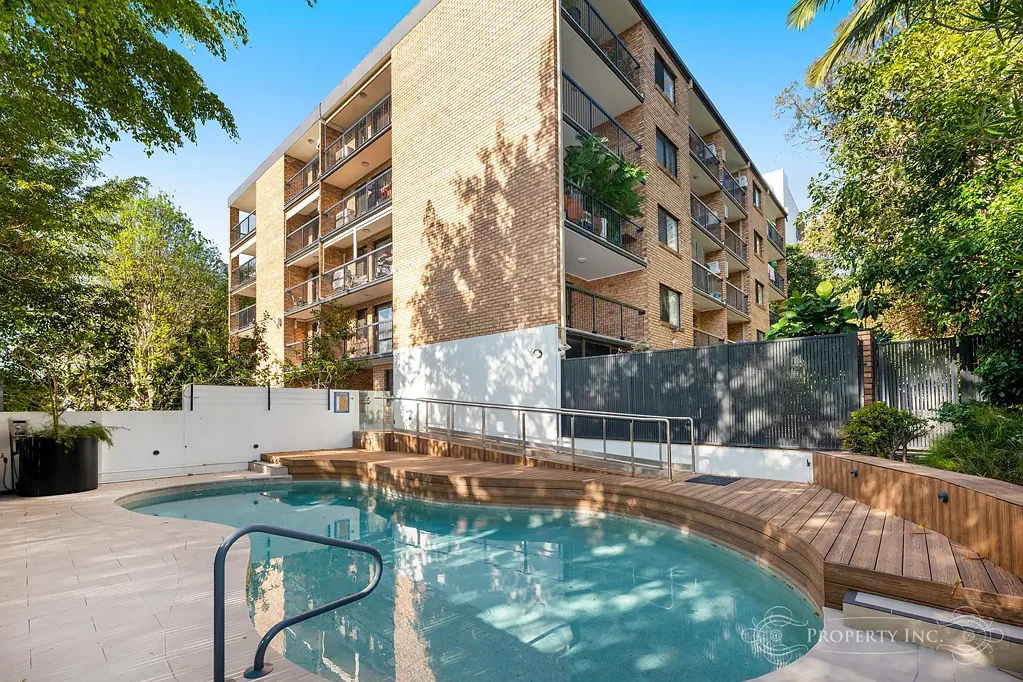 Stunning Fully Renovated 3-Bed Apartment, City Views, 3 Balconies & Lock-up Garage - Highgate Hill