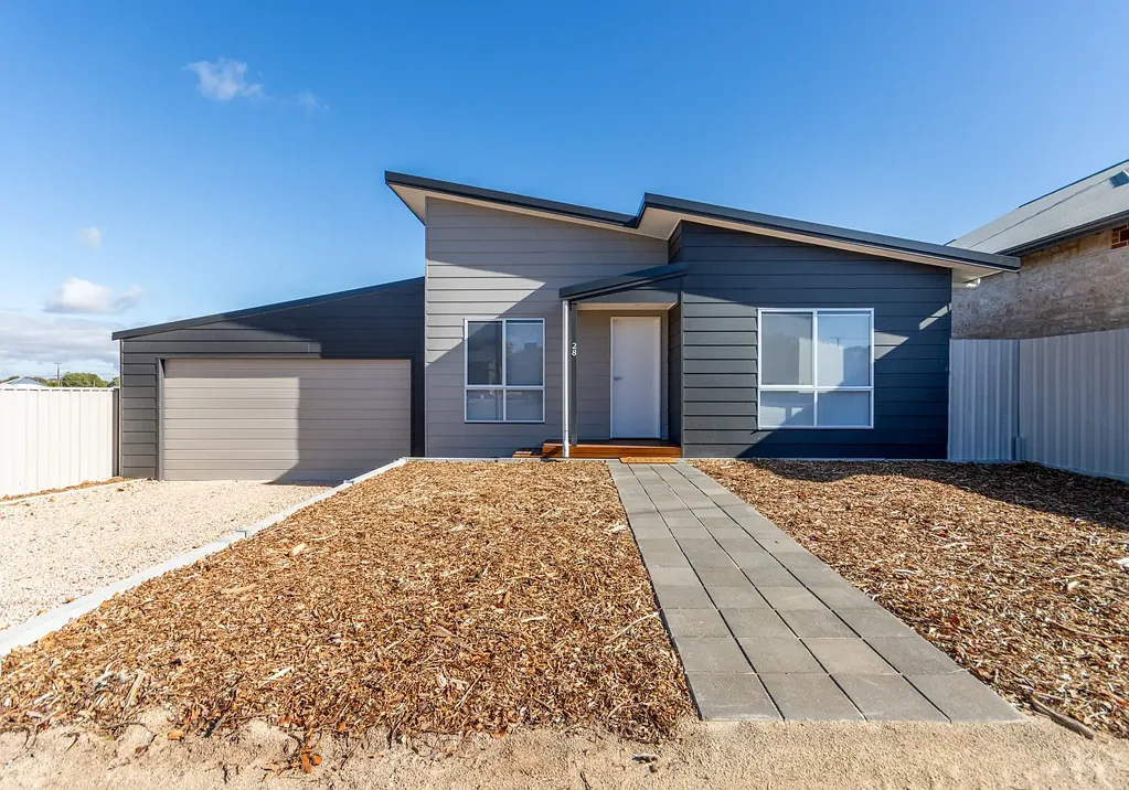28 Caroline Street, Maitland, SA 5573