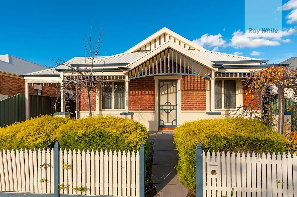 Cottage Living in the heart of Craigieburn!