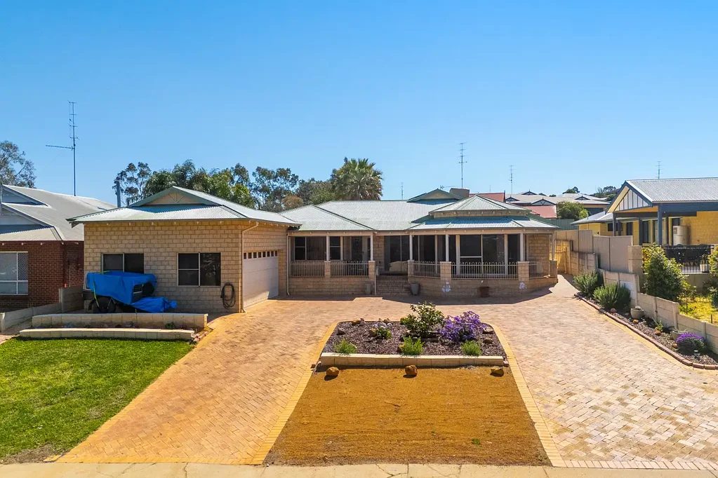 Northam 4બેડરૂમ Expansive Golf Course Living with Space, Views & Convenience