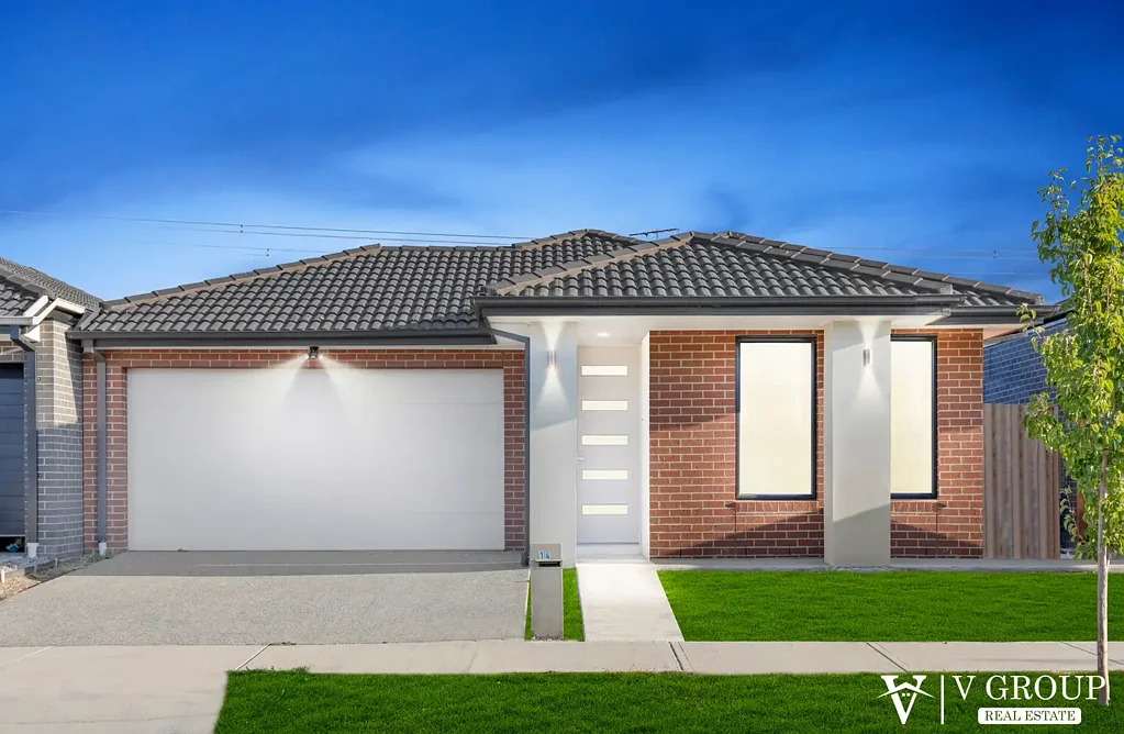 Mickleham 3房 Mickleham便捷社区三房家庭住宅 高标准配备 制冷中央供暖 卷帘遥控双车库 奢华装修 全瓷砖地面 高天花板 石质厨岛 不锈钢家电 交通便利 近公园学校购物中心 Discover Your Dream Home: Owner-Occupied Oasis Awaits Its Perfect Match !!!