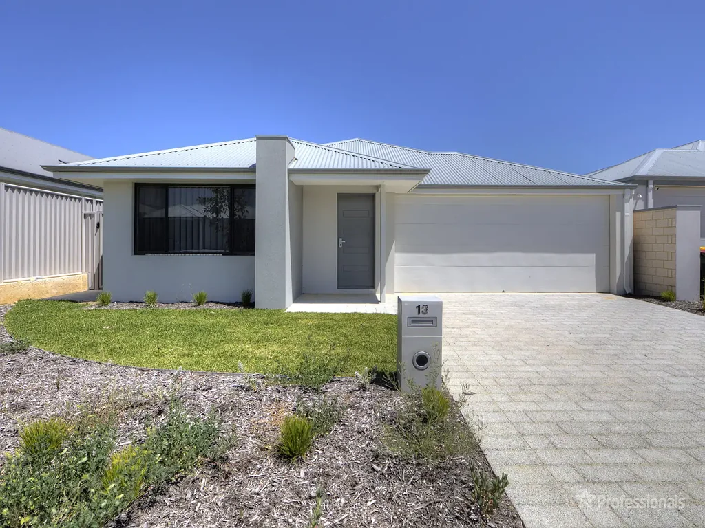 Alkimos 4 Bedroom Modern Alkimos Home with Secure Lease & Train Station Convenience