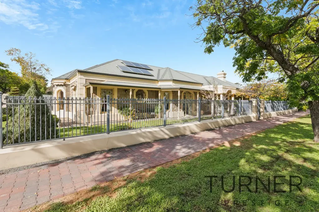 Toorak Gardens 4房  Impressive Master-Built 4-Bedroom Residence in this Exclusive Location on the Doorstep of Burnside Village