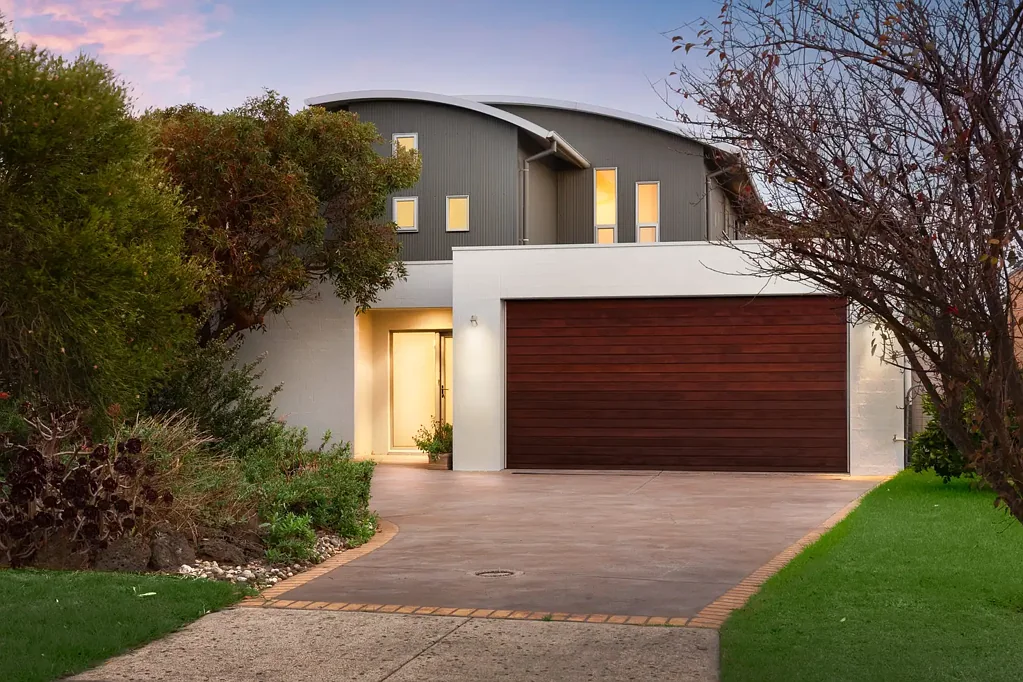 Hastings 3 Bedroom Coastal Perfection with Panoramic 180-degree Bay Views
