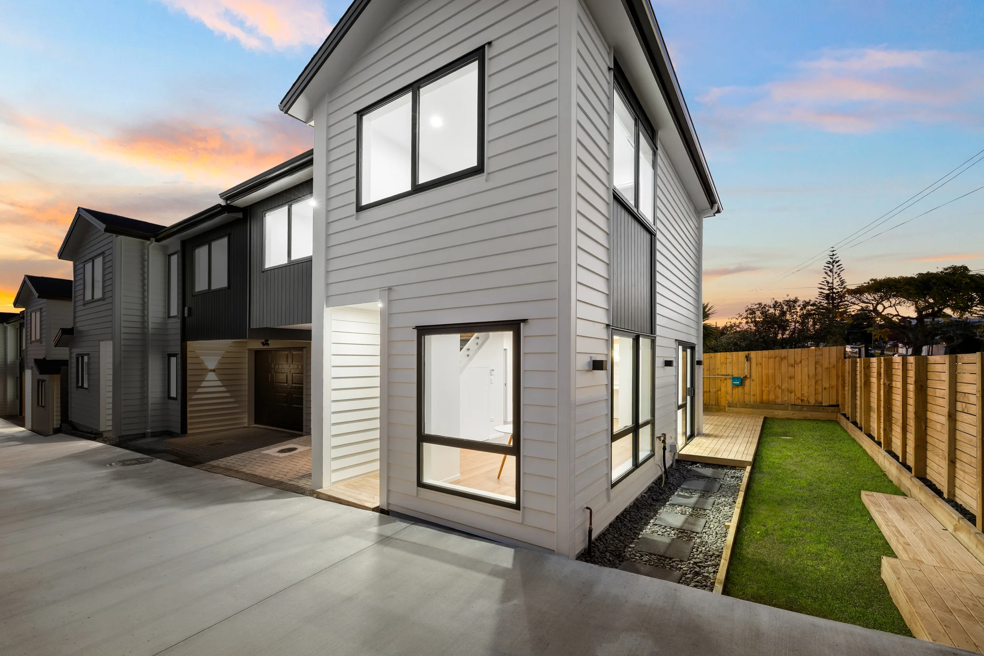 New Windsor 3房  Garage. Schools. City Fringe. What Else?