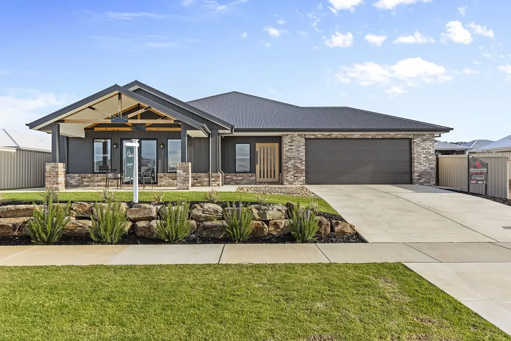 12 Burt Street, Gobbagombalin, NSW 2650