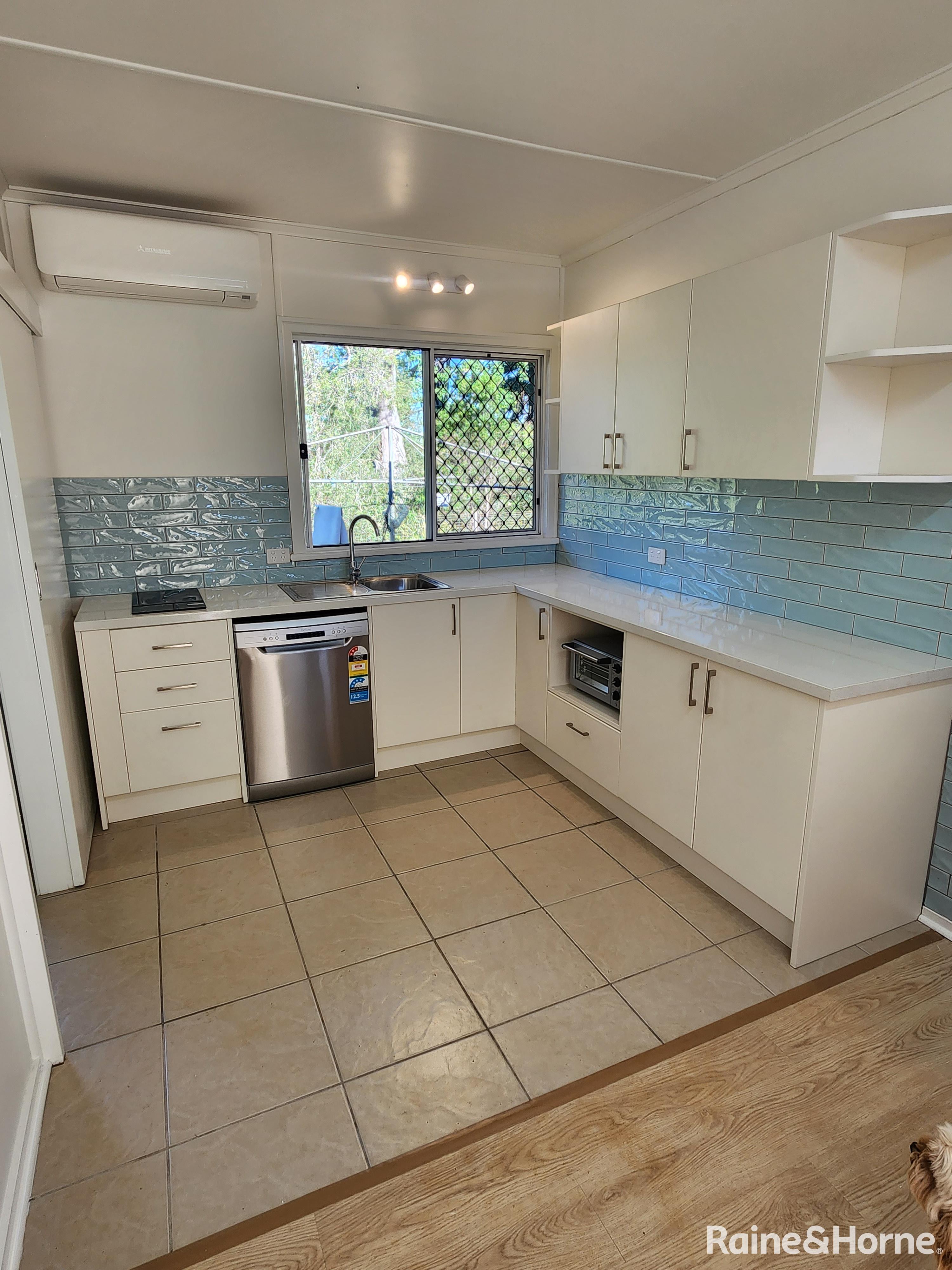 UNIT 1 12A JAMES ST, KINGAROY QLD 4610, 0房, 0浴, House