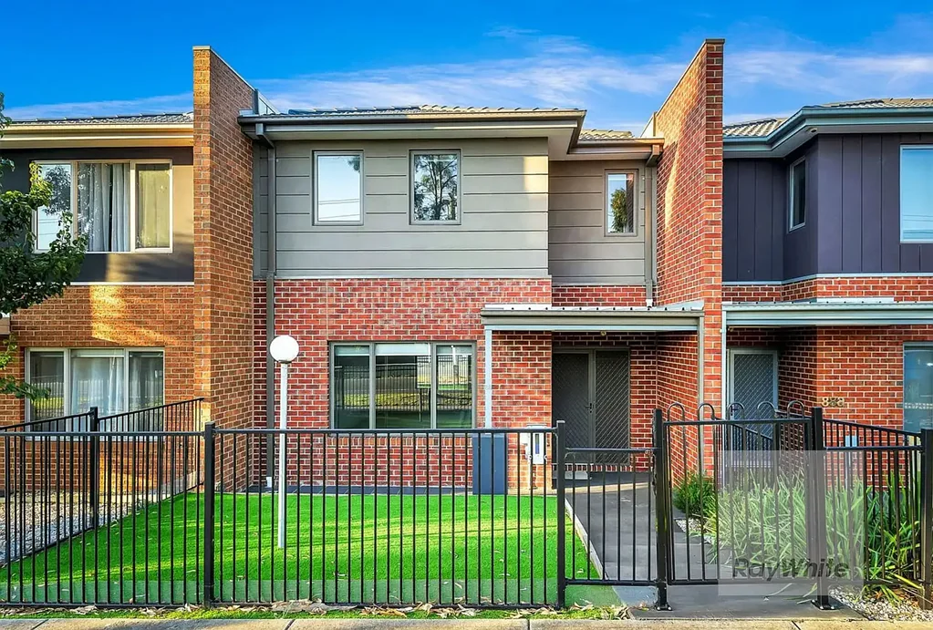 Modern Family Living in a Prime South Morang Location