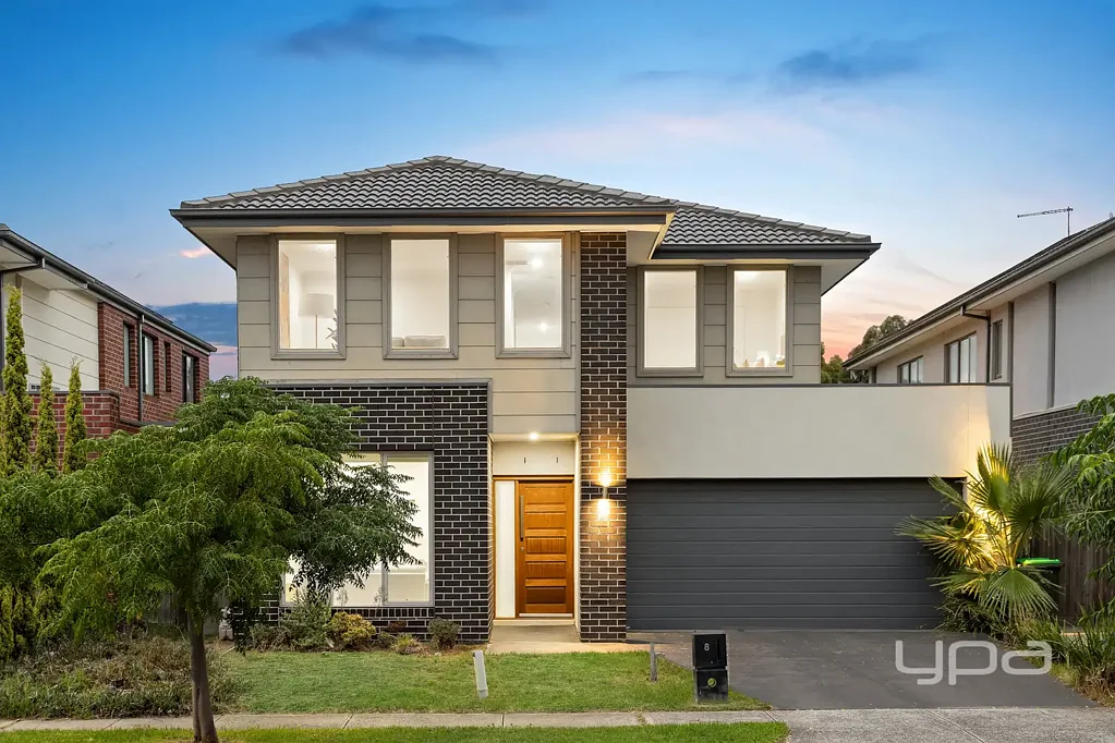 8 Roundhay Crescent, Point Cook, VIC 3030