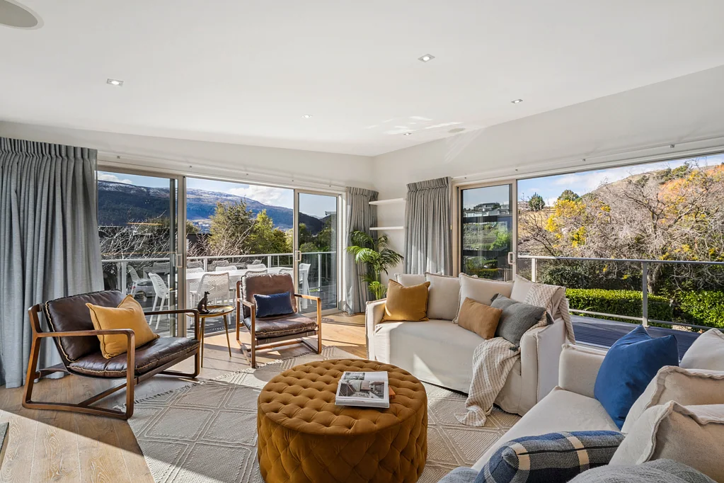 Kelvin Heights 3房  Modern Design and Sun-Soaked Living