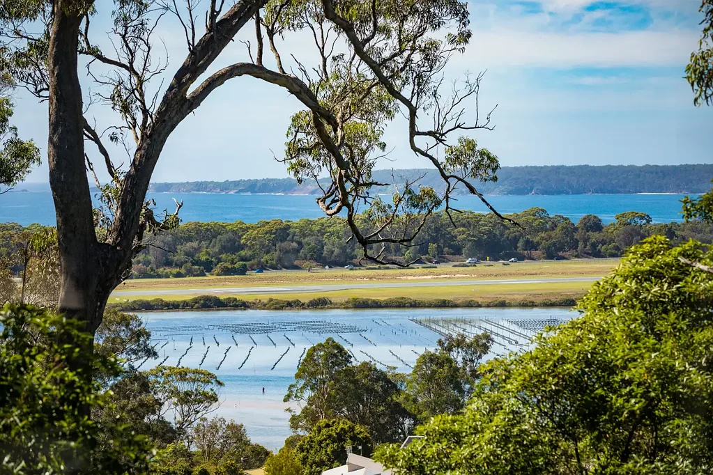 Merimbula 6Kwarto Designer Treehouse Retreat with Water Views plus Studio Apartment