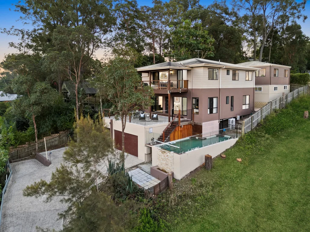 33 Tamarix Street, Chapel Hill, QLD 4069