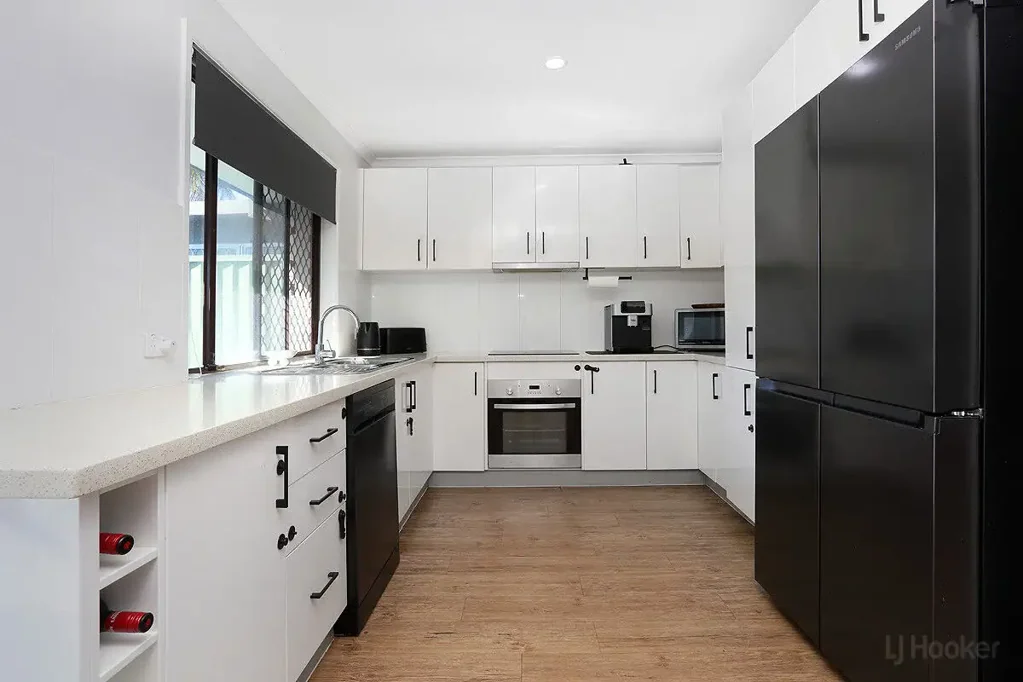 Coombabah 3कमरा Spacious Duplex on a house size Block On A Quite Cul-De-Sac