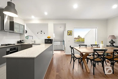 Kensington 4房 Kensington宁静居所 宽敞起居区 赤土瓦庭院花园 四卧带主套 Miele厨房 阳台露台娱乐 A Hidden Courtyard Sanctuary on the City Fringe