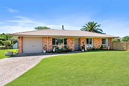 16 Eric Fenning Drive, Surf Beach