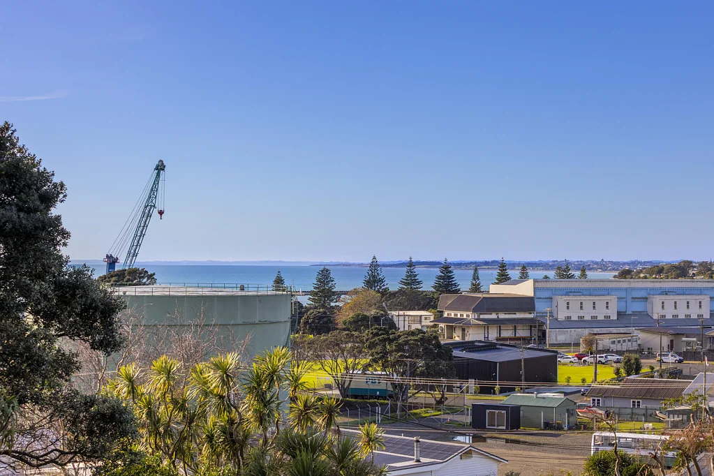 Moturoa 2ห้องนอน POTENTIAL WITH STUNNING VIEWS