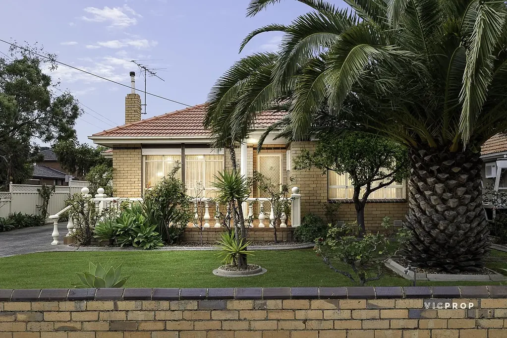 Fawkner 3ਬੈੱਡਰੂਮ Timeless Appeal with Flexible Family Living and Future Potential