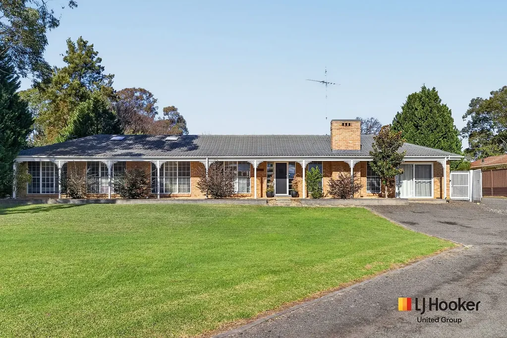 Silverdale 4Phòng ngủ A Private Acreage Retreat with Exceptional Family Appeal