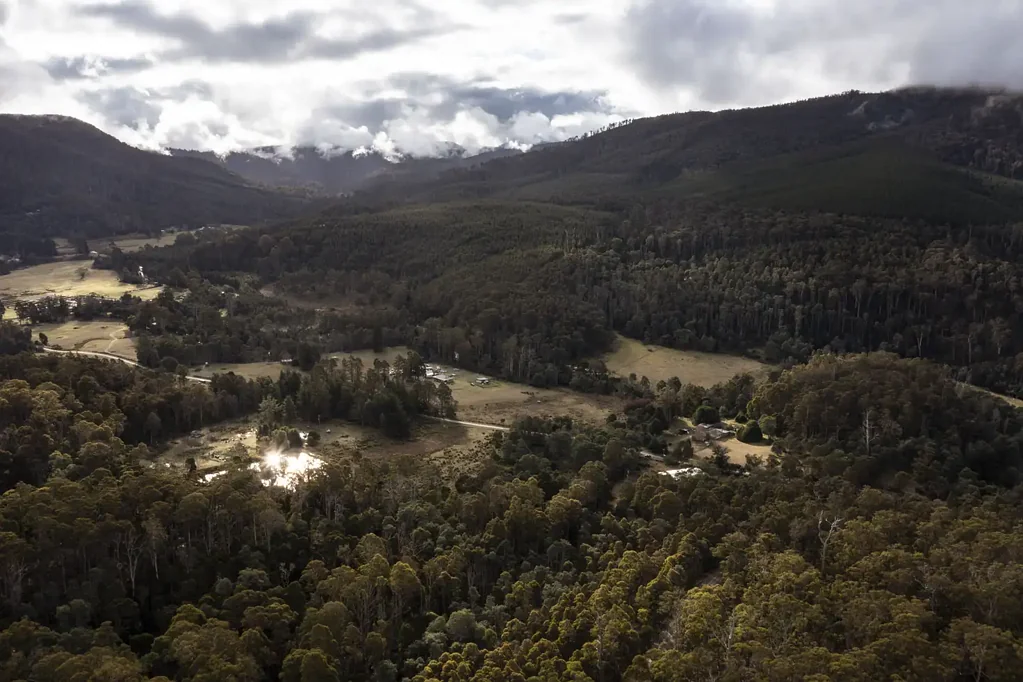 Upper Esk 3ห้องนอน Rare South Esk River Frontage on 19ha of Tasmanian Paradise