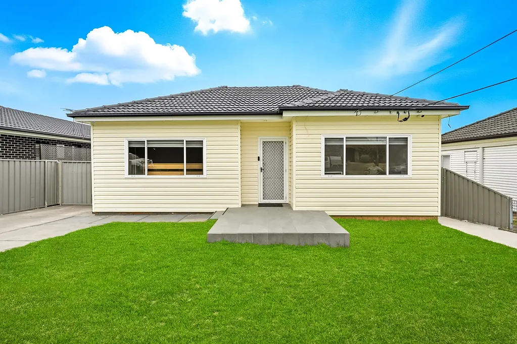 Stylish Family Home with Self-Contained Studio – Space, Comfort & Convenience!