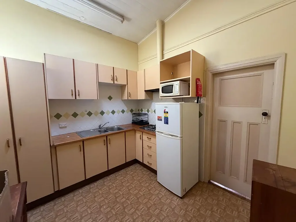Furnished Studio in Convenient Location – Close to Shops & Transport