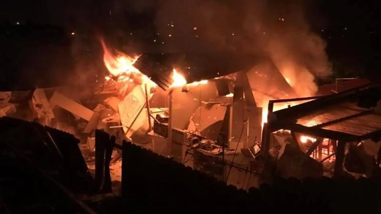 聚焦奥克兰中区民宅失火爆炸：煤气泄漏后开灯酿成大祸